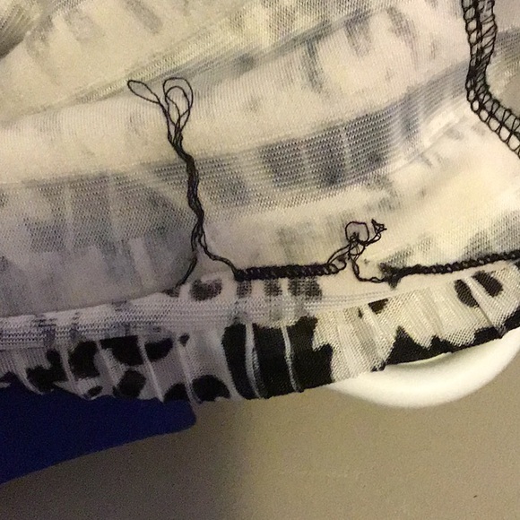 CATO women's ruffled top sz 18/20  black and white - Picture 8 of 8